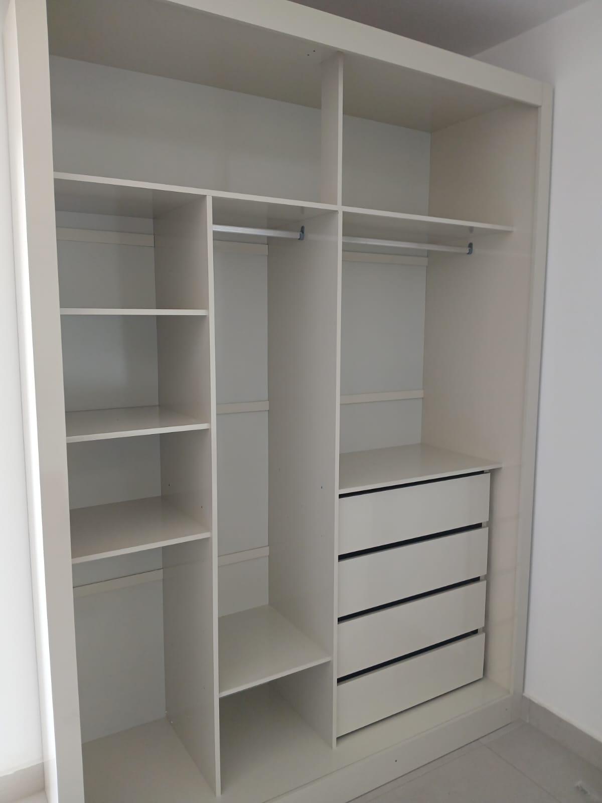 Guarda-Roupa Solteiro — 2 Portas